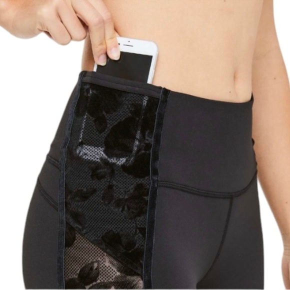 Lululemon Wunder Under High-rise Crop Flocked 21” inseam Black Size 2 - Picture 3 of 12